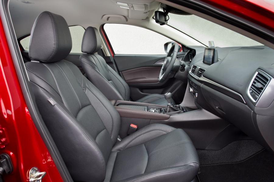 Интерьер Mazda3 Hatchback 2016 года  (WW) (фото 26 из 37)